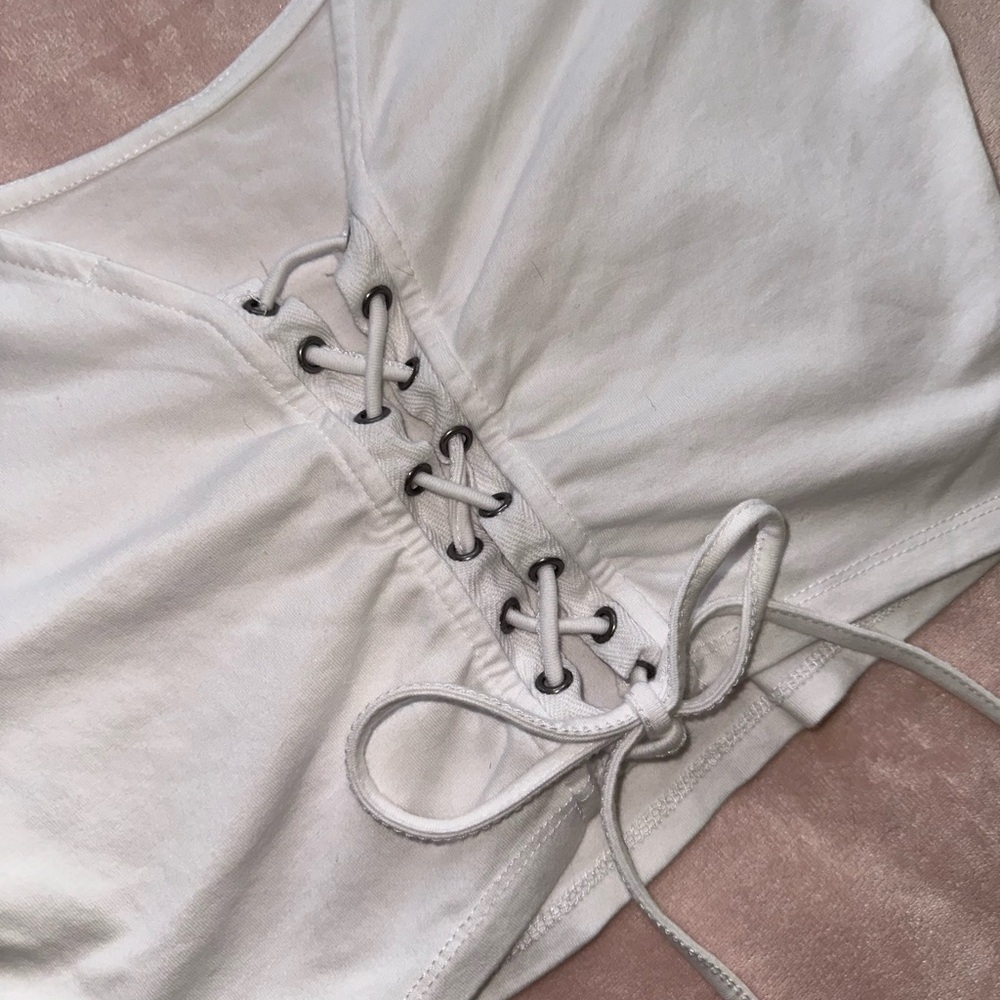 NWOT White Lace-Up Back Cropped Tee · Size M - Picture 4 of 5